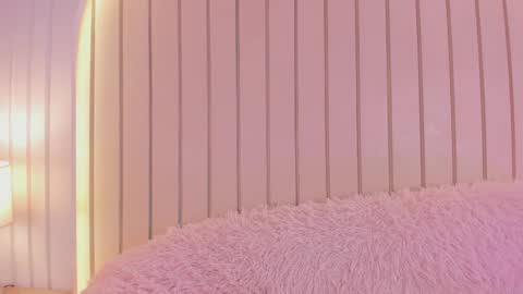 Amelia online show from September 19, 2025, 2:24 am