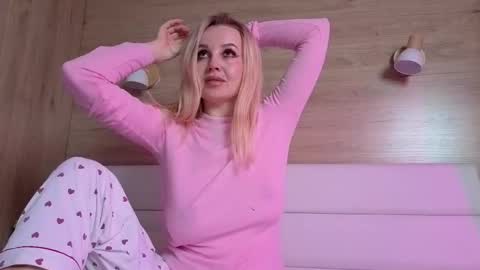 Amelija Rouz online show from December 3, 2025, 7:12 pm