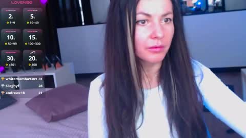 amelinamersi online show from April 1, 2026, 5:30 am