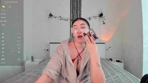 Snapshot of ameliya_sun chatting on February 16, 2025, 4:42 am Aylin online show from February 16, 2025, 4:42 am