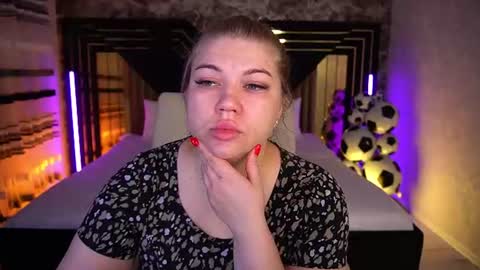 Snapshot of amellywhite chatting on July 3, 2026, 12:44 pm Alina online show from July 3, 2026, 12:44 pm