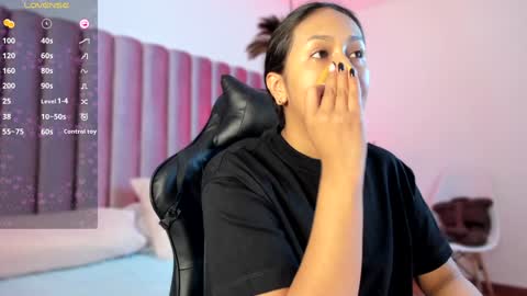 Snapshot of amelyamann chatting on January 23, 2025, 11:26 am          online show from January 23, 2025, 11:26 am