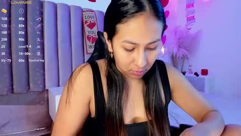 Snapshot of amelyamann chatting on February 24, 2025, 12:26 pm          online show from February 24, 2025, 12:26 pm