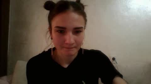 Julia  online show from March 4, 2025, 9:40 am