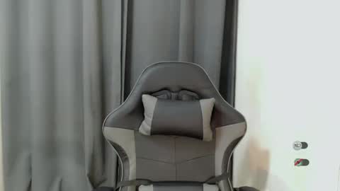 Snapshot of ami_lewis chatting on January 8, 2025, 4:44 am JOANNA online show from January 8, 2025, 4:44 am