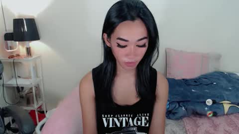 Snapshot of ami_lewis chatting on October 23, 2025, 2:33 am JOANNA online show from October 23, 2025, 2:33 am