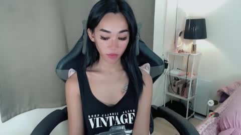 Snapshot of ami_lewis chatting on November 18, 2025, 7:35 am JOANNA online show from November 18, 2025, 7:35 am