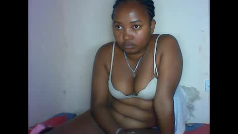 amielle_01 online show from April 13, 2026, 7:08 pm