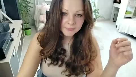 Mila online show from October 28, 2025, 5:44 am