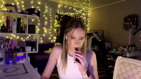 Amily online show from February 25, 2026, 2:16 pm