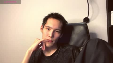 amiraebitsh online show from April 24, 2026, 5:48 pm