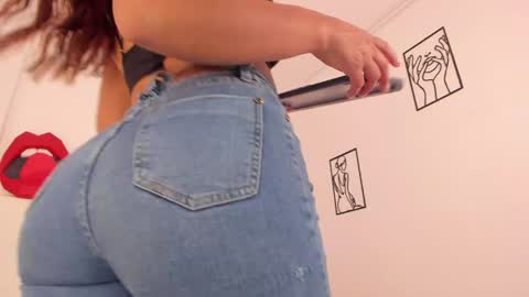 hi guys im ariani ill be off till december 1st for vacation if u want u can add me on snapchat by bio and talk or play there online show from February 4, 2025, 5:01 pm