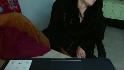 amitlu_ online show from October 24, 2025, 7:43 pm