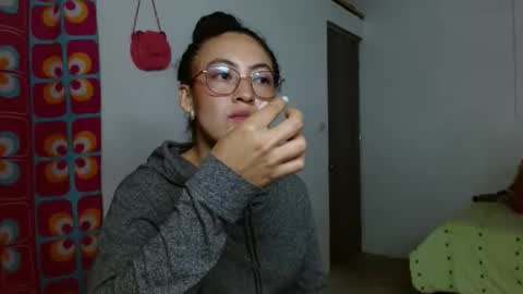 amitlu_ online show from October 27, 2025, 9:41 pm