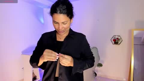 Amelya online show from December 1, 2025, 8:03 pm