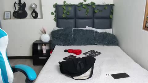 Amnesia online show from September 25, 2025, 1:59 pm