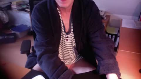 Amor2200 online show from October 4, 2025, 9:07 am