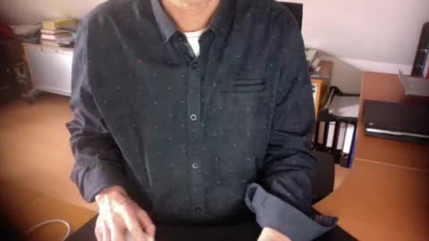 Amor2200 online show from November 21, 2025, 12:15 pm