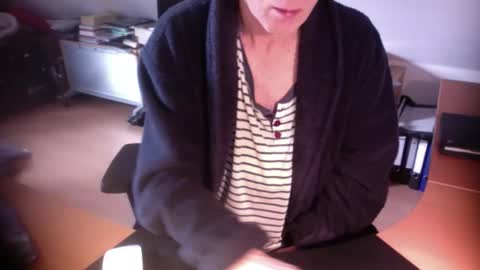 Amor2200 online show from November 25, 2025, 8:58 am