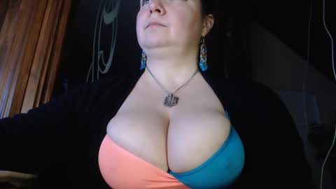 amorelara online show from January 10, 2025, 5:05 am