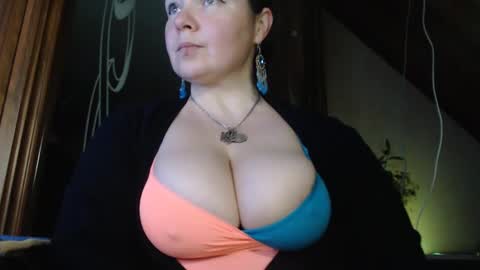 amorelara online show from January 24, 2025, 4:05 am