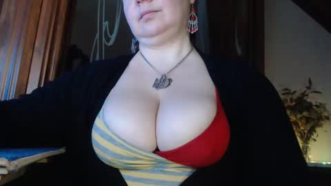 amorelara online show from February 2, 2025, 6:58 am