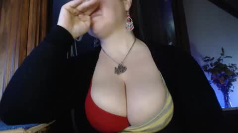 amorelara online show from February 8, 2025, 6:01 pm