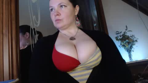 amorelara online show from February 14, 2025, 11:42 am