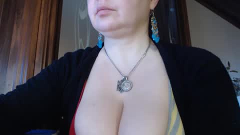 amorelara online show from February 24, 2025, 7:55 am