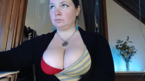 amorelara online show from February 26, 2025, 12:36 pm