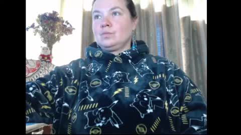 amorelara online show from October 19, 2025, 7:53 am