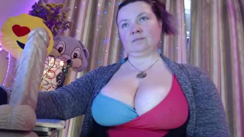 amorelara online show from April 15, 2026, 7:59 am