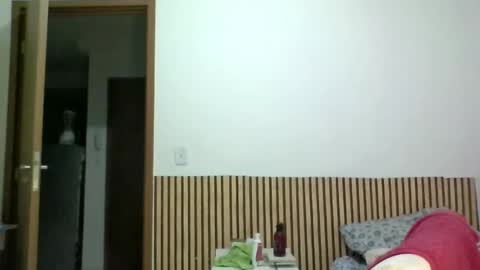 amputeeluna online show from February 20, 2025, 2:07 am