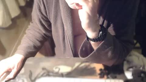 amslave4f online show from November 5, 2025, 8:03 am