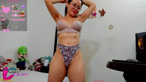 Amy online show from February 6, 2025, 7:18 pm