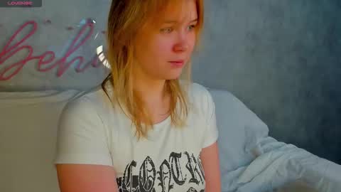 Amy online show from September 18, 2025, 12:01 am