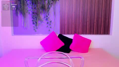 My name is AMY... Nice to meet you  thumb up me please its important online show from September 15, 2025, 4:18 pm