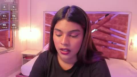 amyevan_ online show from October 21, 2025, 8:53 pm