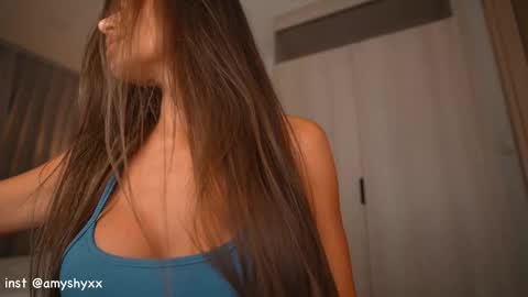 Snapshot of amylure chatting on December 21, 2025, 2:13 pm amylure online show from December 21, 2025, 2:13 pm