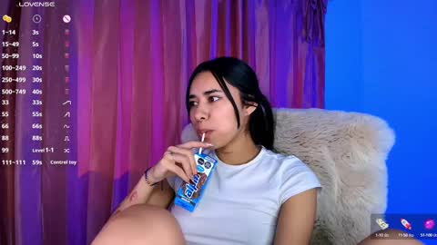 Snapshot of amyolimpo chatting on September 14, 2025, 11:04 pm Amy ... Nice to meet u thumb up me please its important online show from September 14, 2025, 11:04 pm