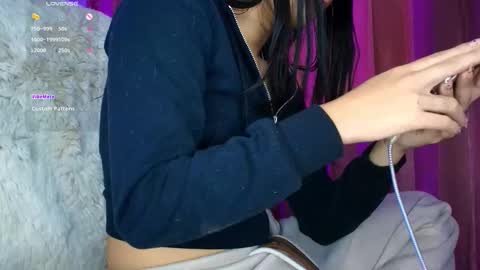 Snapshot of amyolimpo chatting on October 5, 2025, 6:12 am Amy ... Nice to meet u thumb up me please its important online show from October 5, 2025, 6:12 am