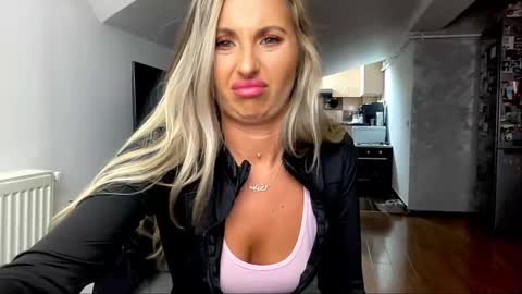 amyroberta92 online show from March 11, 2025, 10:07 am