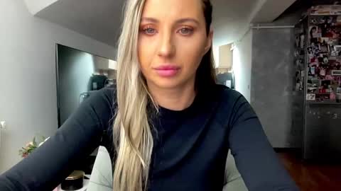 amyroberta92 online show from September 25, 2025, 7:01 am