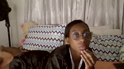 Snapshot of amyrosshot chatting on October 3, 2025, 10:40 pm Amyross online show from October 3, 2025, 10:40 pm