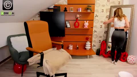 AmyRossie online show from February 28, 2025, 1:47 pm