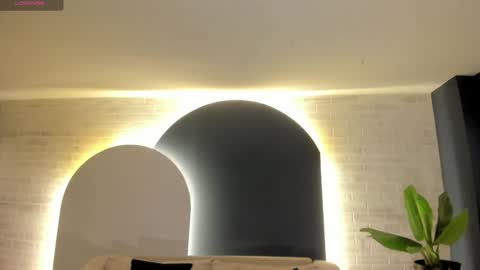 AMY WALKER online show from February 6, 2025, 2:26 pm