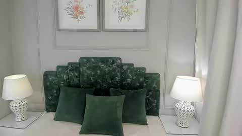 Ana  online show from October 2, 2025, 10:44 am