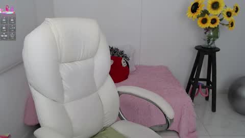 Snapshot of ana_hotmilfx chatting on September 17, 2025, 10:00 pm ANA online show from September 17, 2025, 10:00 pm