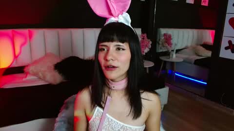 Ana online show from November 11, 2025, 1:33 pm