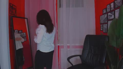 Snapshot of ana_mills chatting on June 17, 2026, 9:05 pm Ana online show from June 17, 2026, 9:05 pm